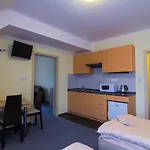 Sport With Garage Διαμέρισμα
